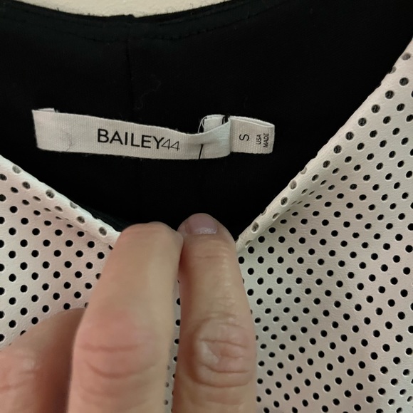 Bailey Casablanca Black/Creme leather like detailed front and solid black back - Picture 3 of 6